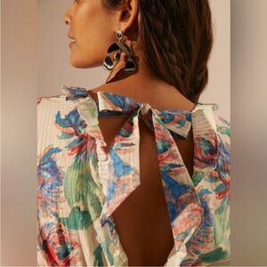 Anthropologie gathered cropped floral top